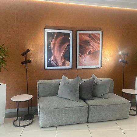 Lovely Rosebank 1-Bedroom Condo With Pool & Cinema Йоханесбург Екстериор снимка