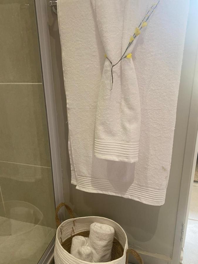 Lovely Rosebank 1-Bedroom Condo With Pool & Cinema Йоханесбург Екстериор снимка