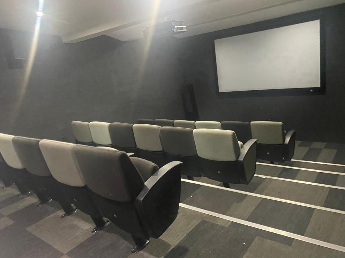 Lovely Rosebank 1-Bedroom Condo With Pool & Cinema Йоханесбург Екстериор снимка