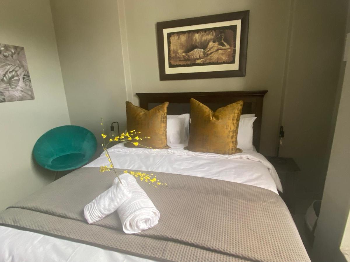Lovely Rosebank 1-Bedroom Condo With Pool & Cinema Йоханесбург Екстериор снимка