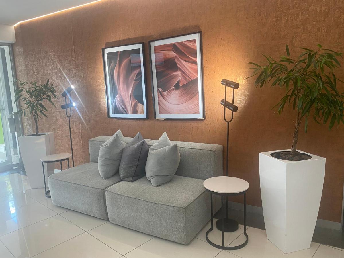 Lovely Rosebank 1-Bedroom Condo With Pool & Cinema Йоханесбург Екстериор снимка